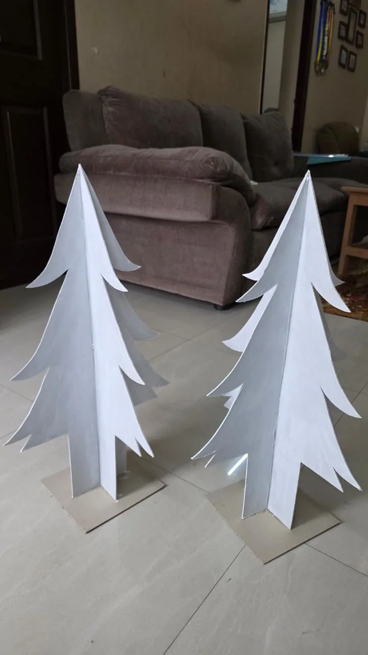 Interlocking 3D Christmas trees in white card, free-standing decor pieces
